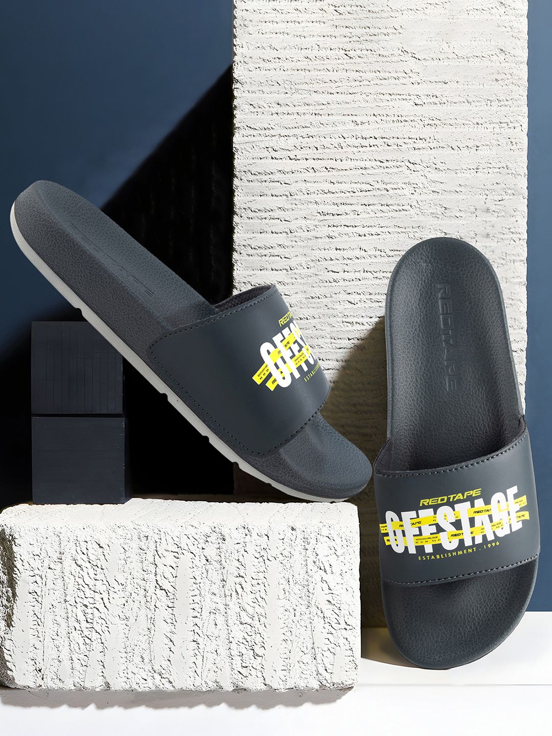 Red Tape Men Printed Sliders