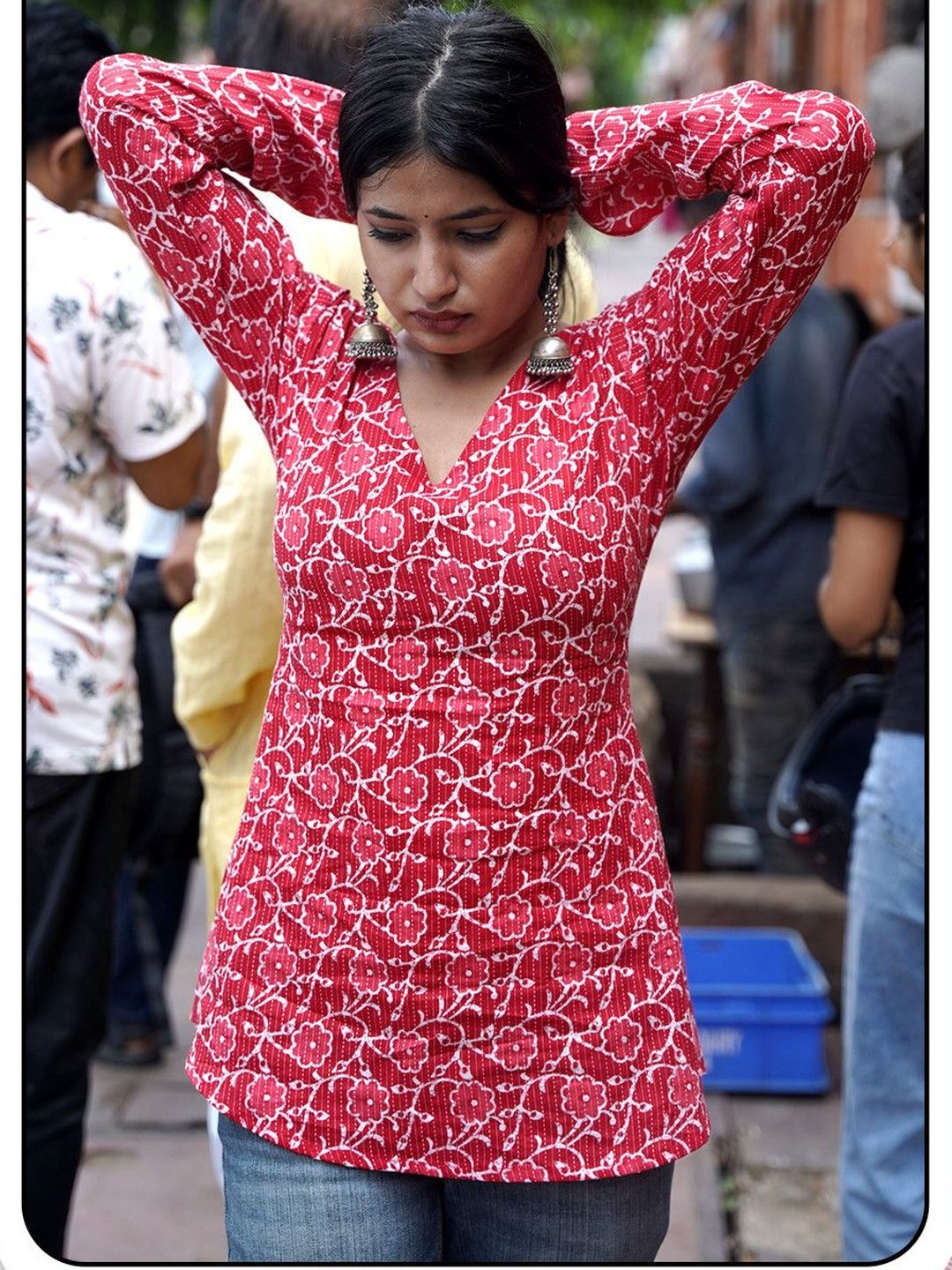 RAJAM Floral Printed V-Neck Pure Cotton Kurti