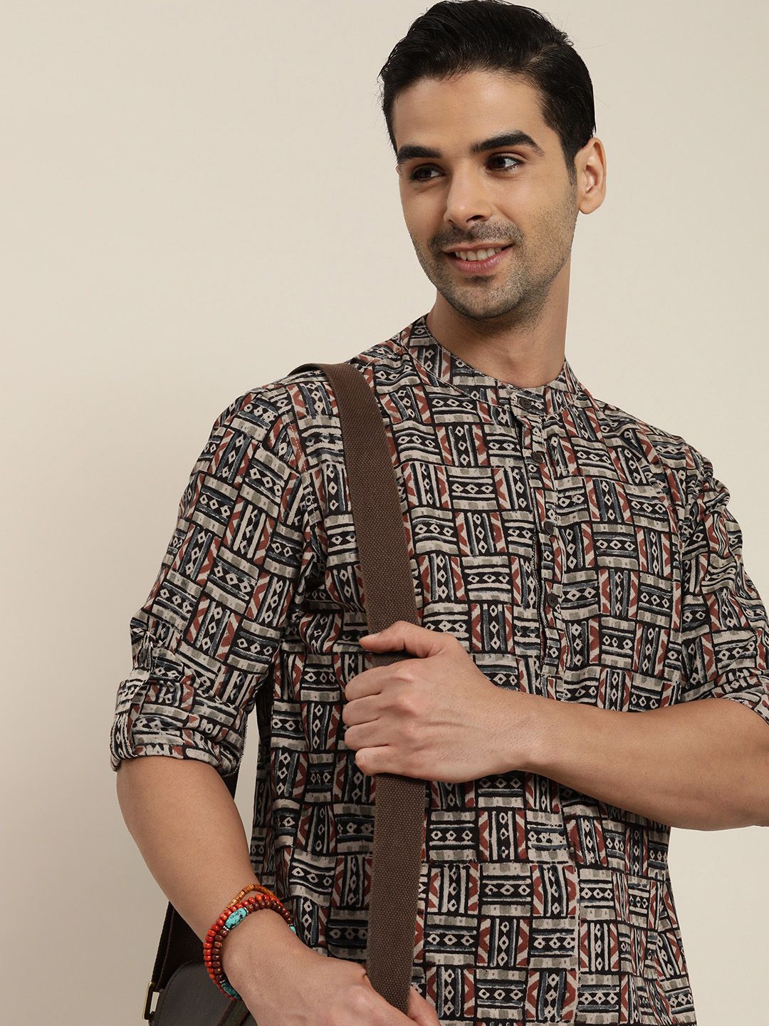 Taavi Men Beige & Blue Kalamkari Printed  Cotton  Kurta