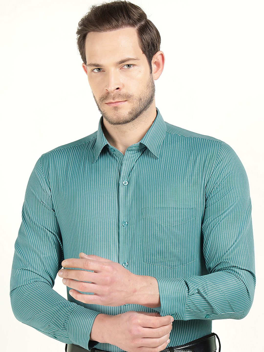 English Navy Men Slim Fit Striped Wrinkle Ressistant Formal Shirt