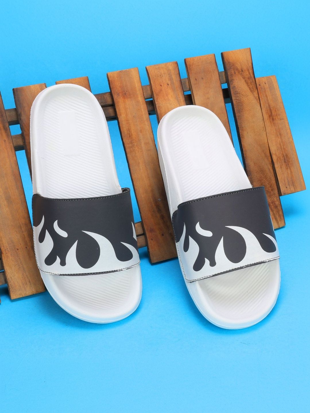 PERY PAO Men Printed Sliders
