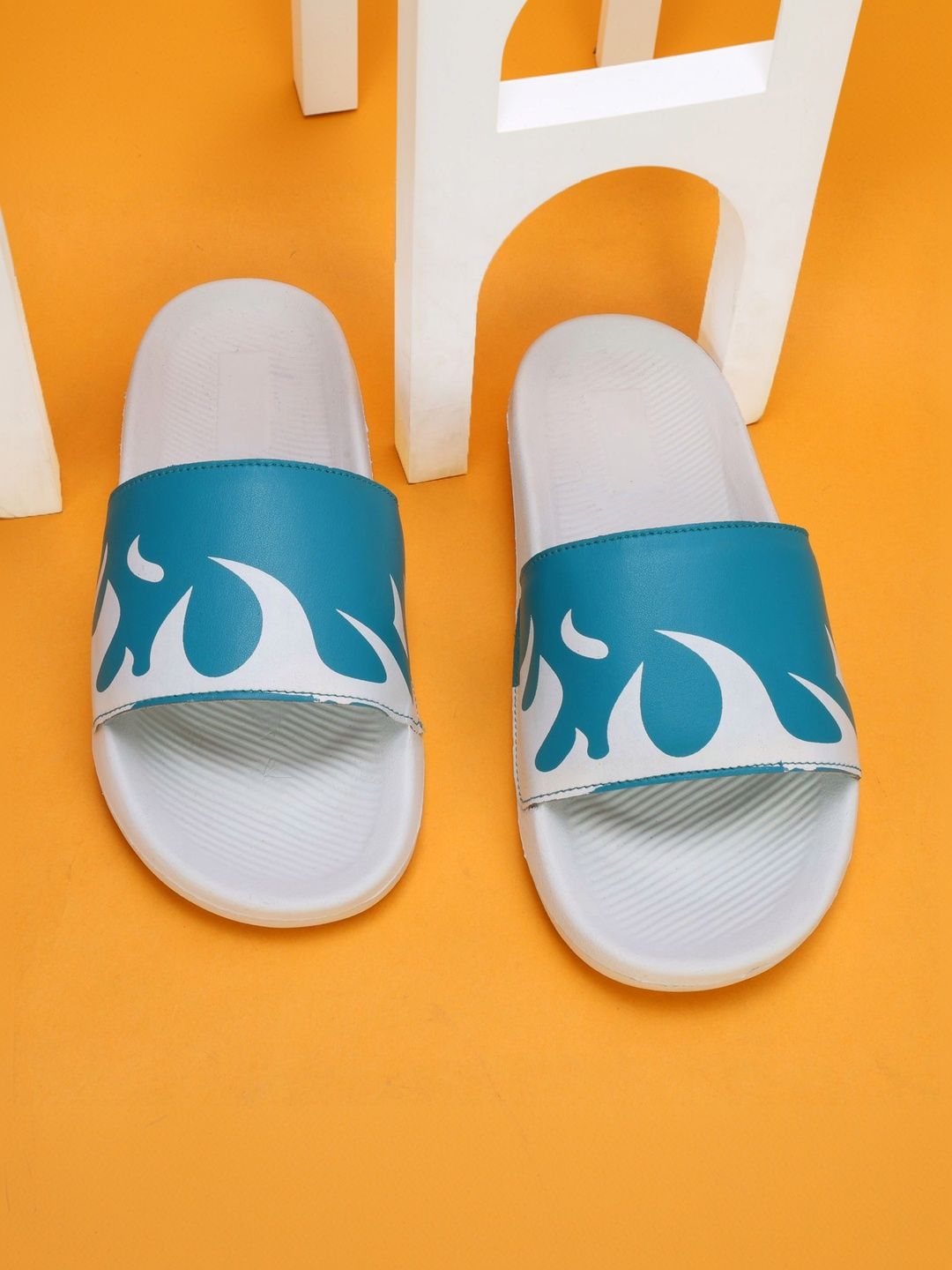 PERY PAO Men Printed Sliders