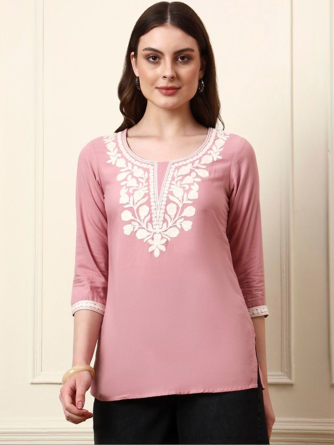 LUSIVA Floral Embroidered Thread Work Thread Work Kurti