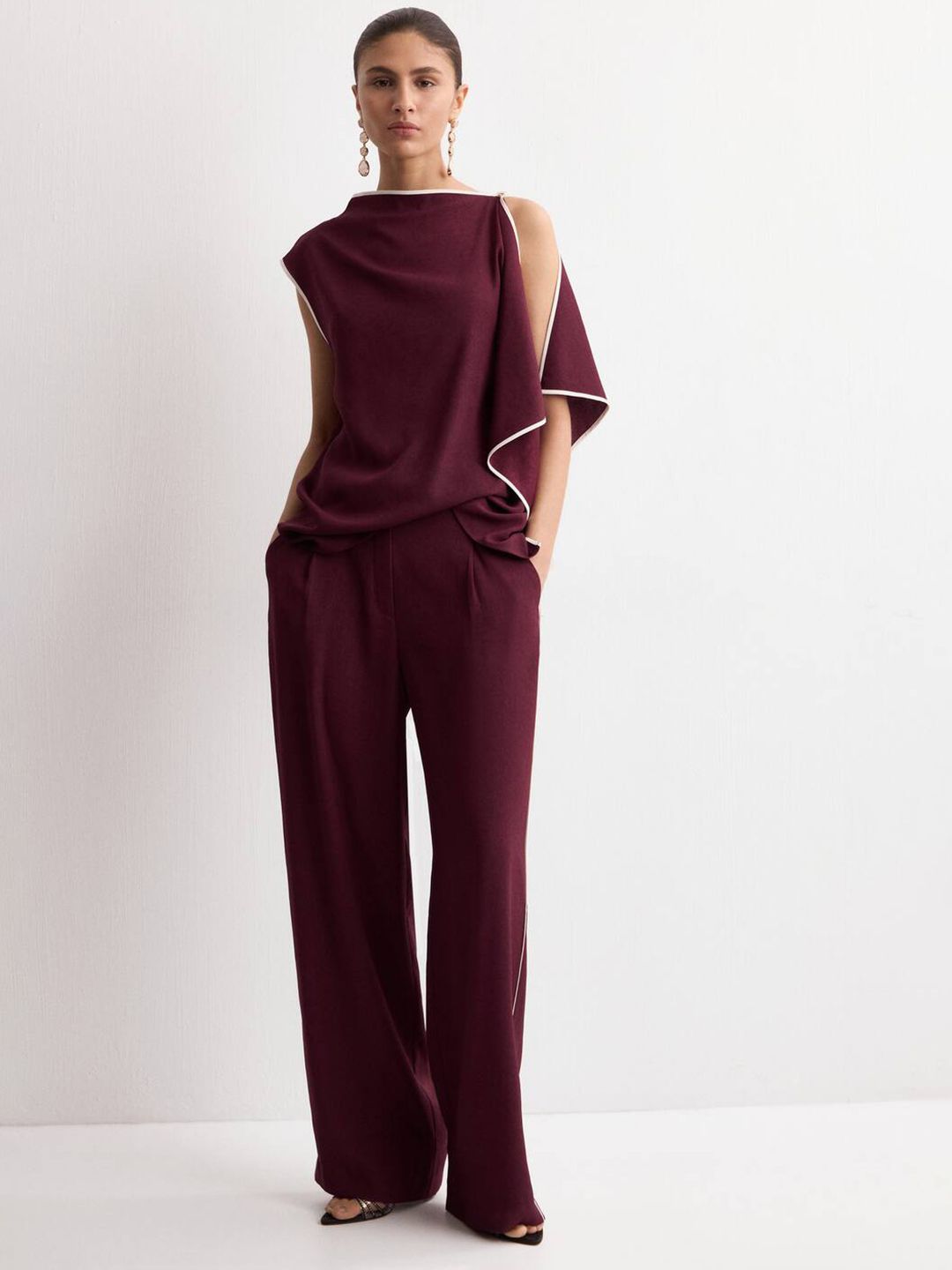 One Shoulder Extended Sleeves Casual Top