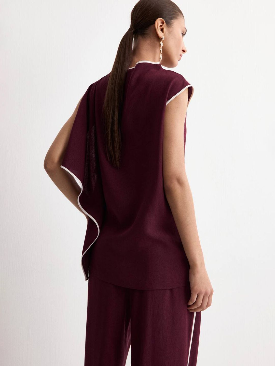 One Shoulder Extended Sleeves Casual Top