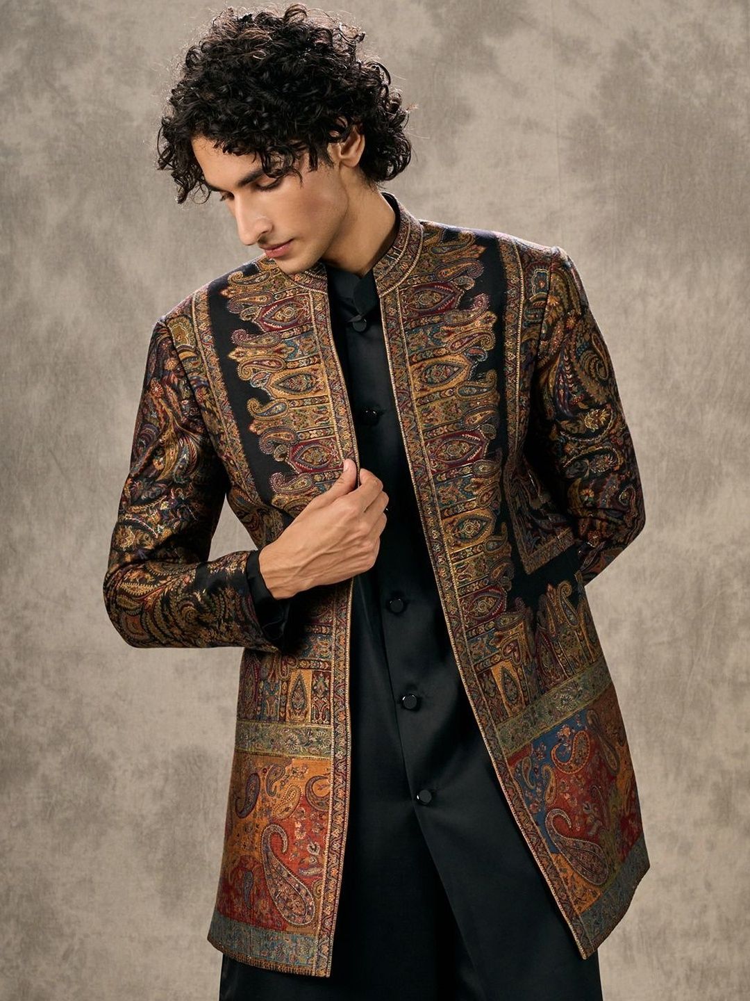 Twamev Men Printed Mandarin Collar Sherwani Set