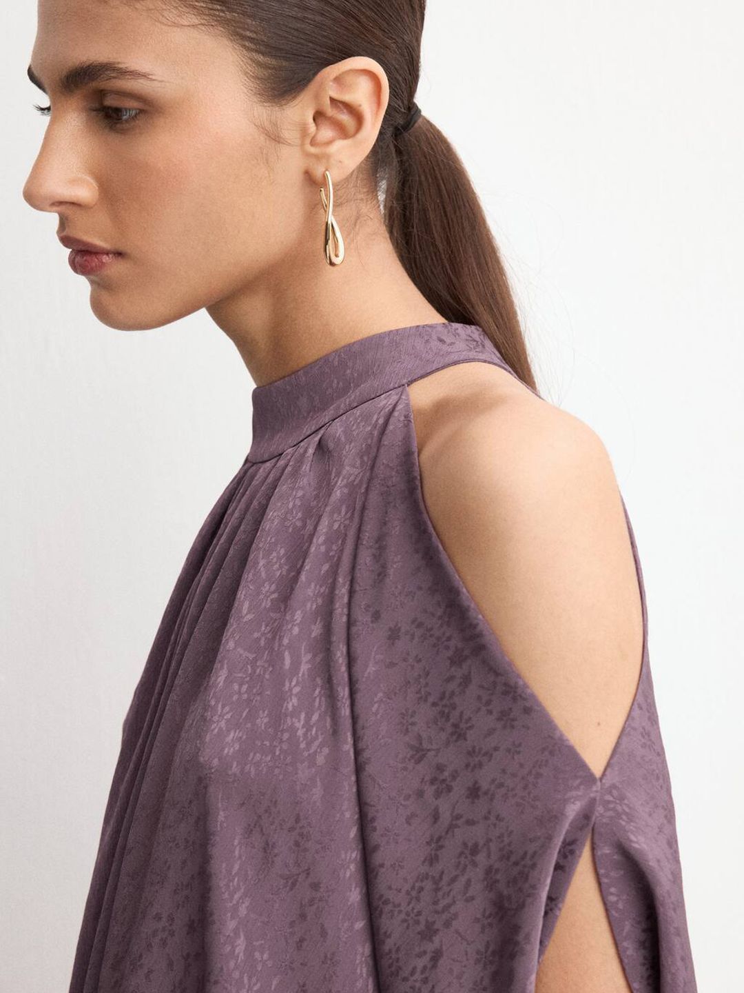 Halter Neck Cold-Shoulder Sleeves A-Line Top
