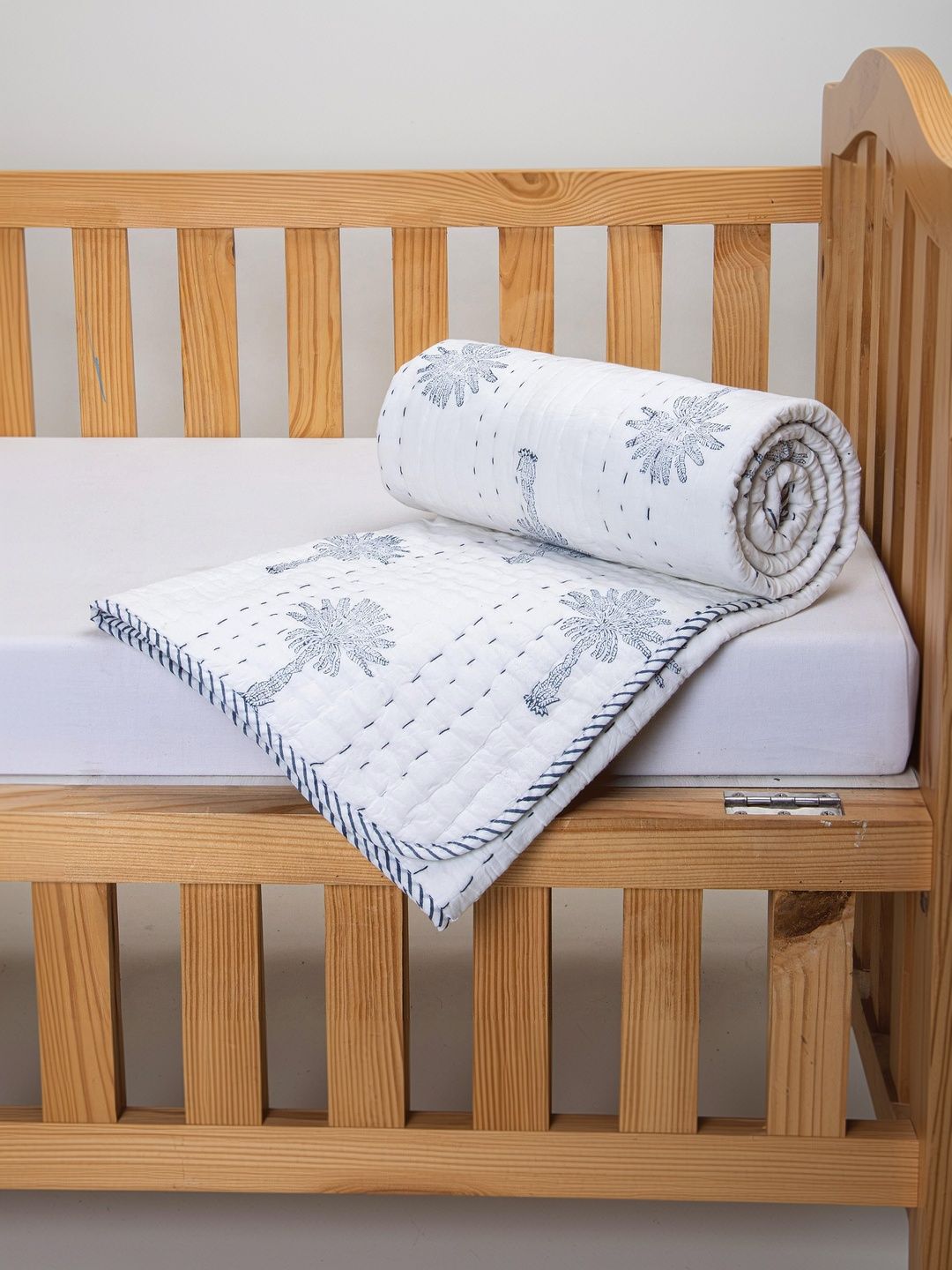 DMAASA DMAASA Beige & Black Mild Winter 500 GSM Quilt