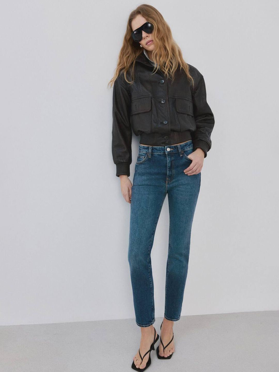 Slim Fit Mid-Rise Light Fade Cropped Stretchable Jeans