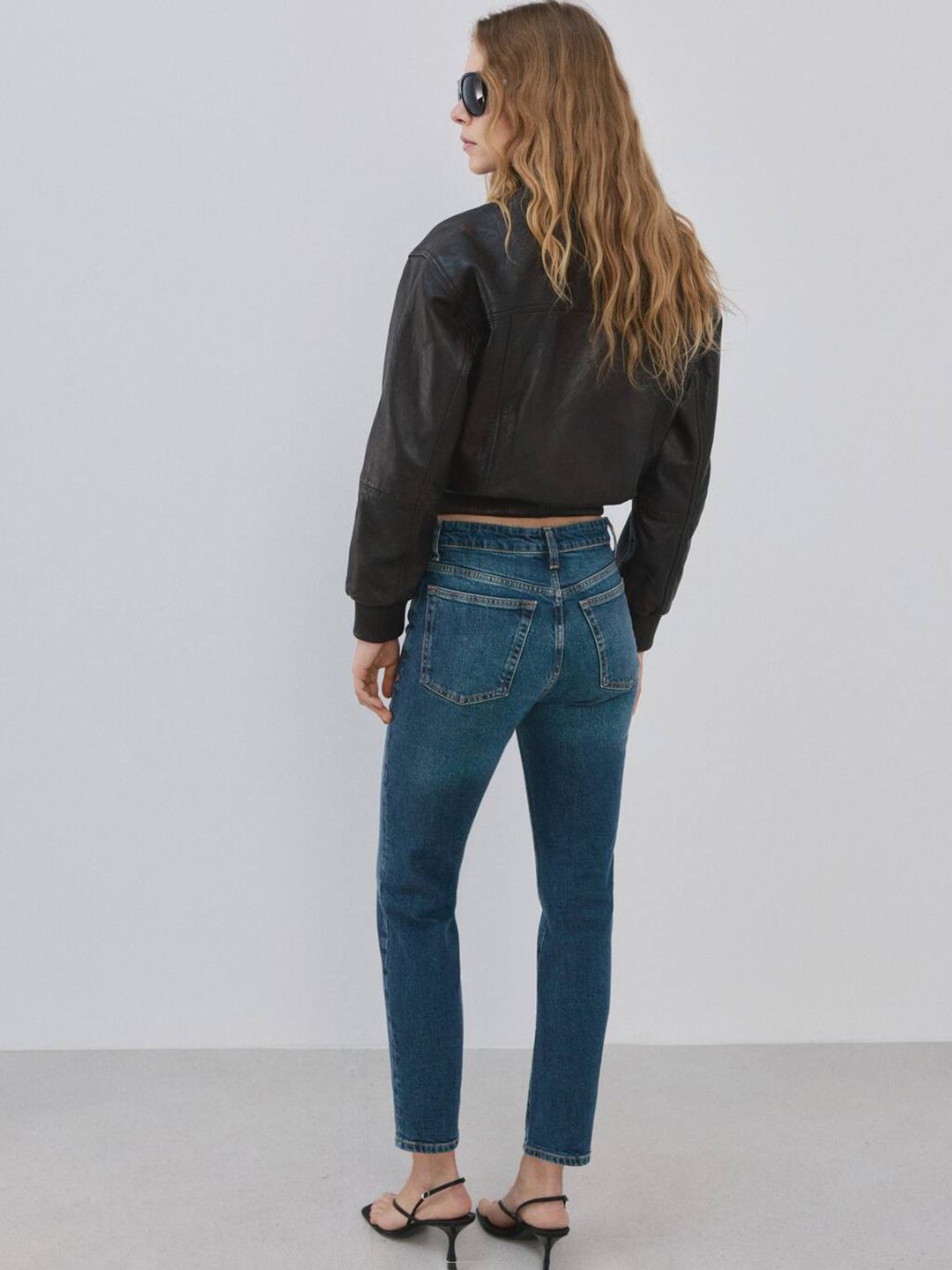Slim Fit Mid-Rise Light Fade Cropped Stretchable Jeans