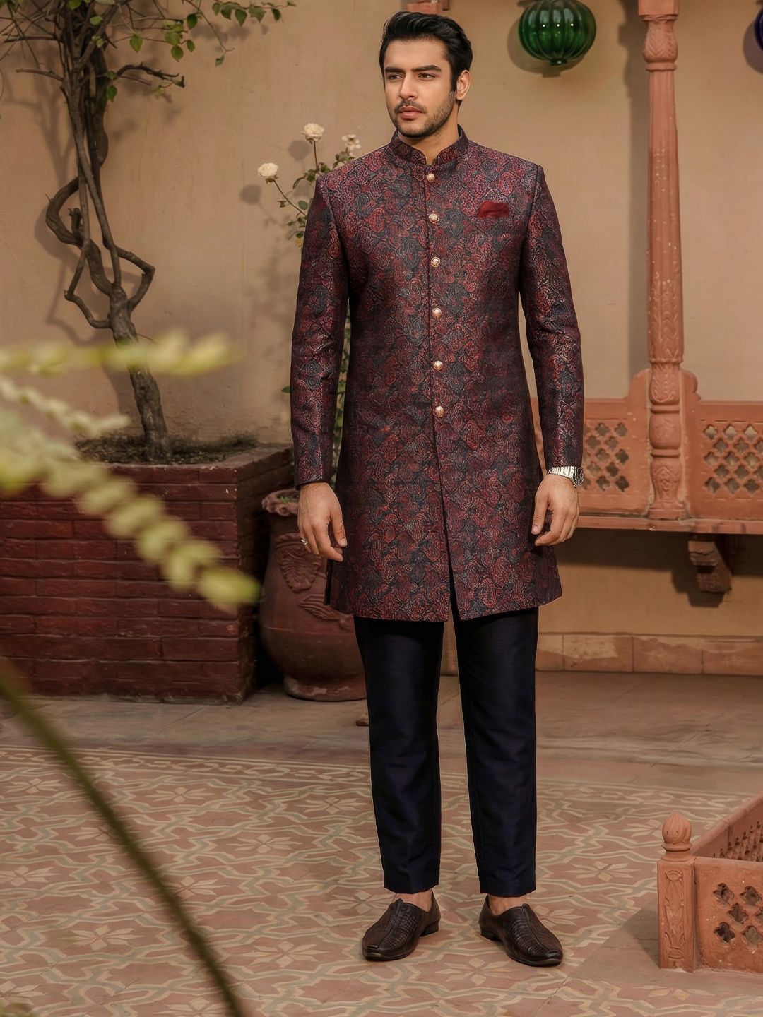 KISAH Men Woven-Design Indowestern Sherwani Set