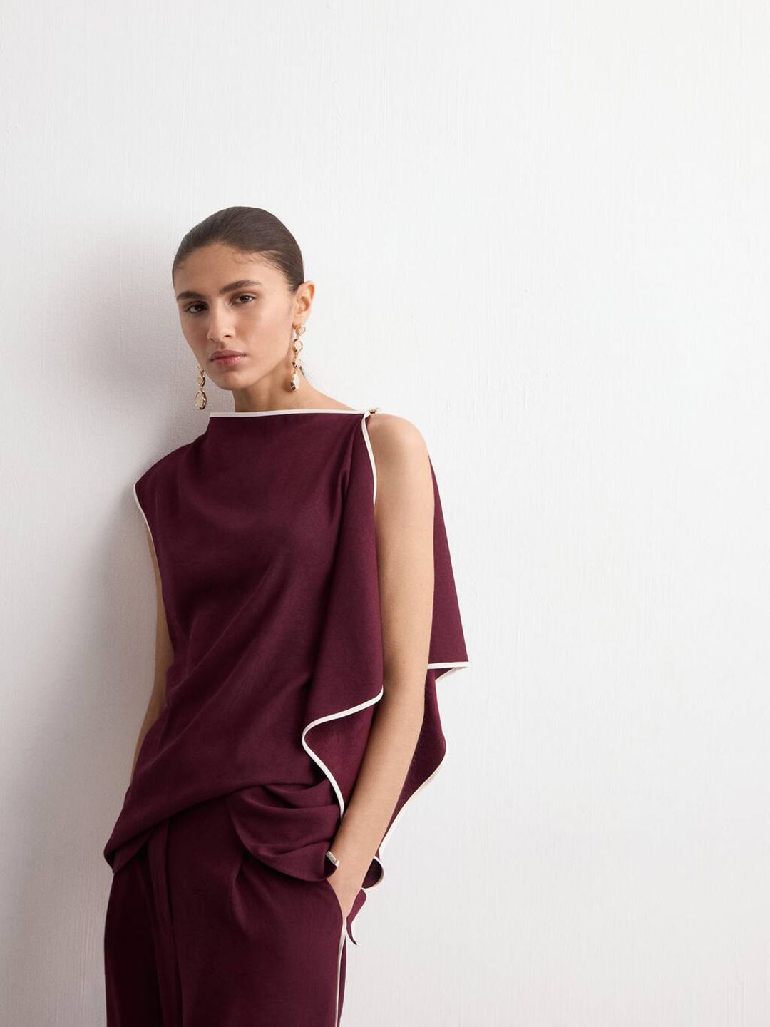 One Shoulder Extended Sleeves Casual Top