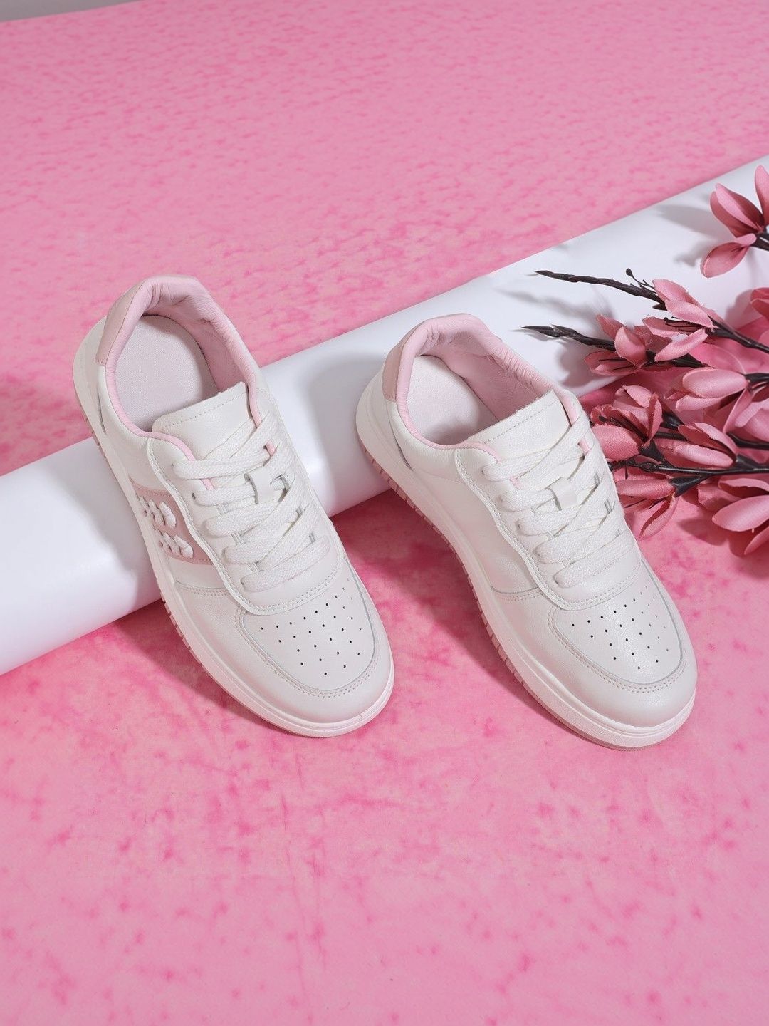 The Roadster Lifestyle Co Women Round Toe Lace-Ups Sneakers