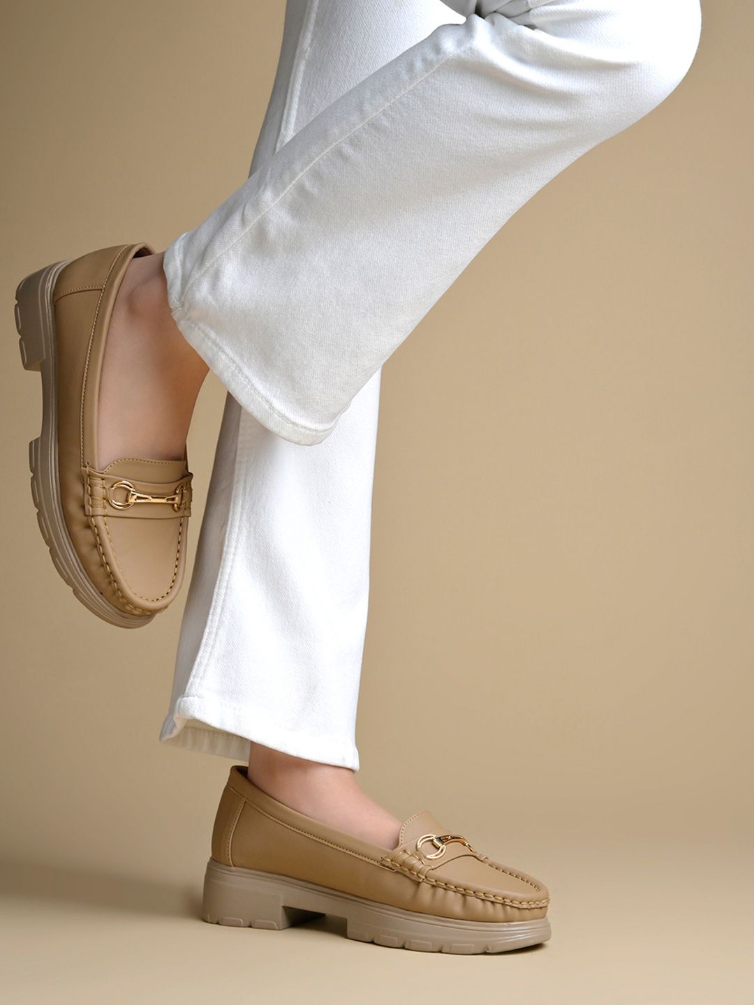 DressBerry Women Textured Loafers