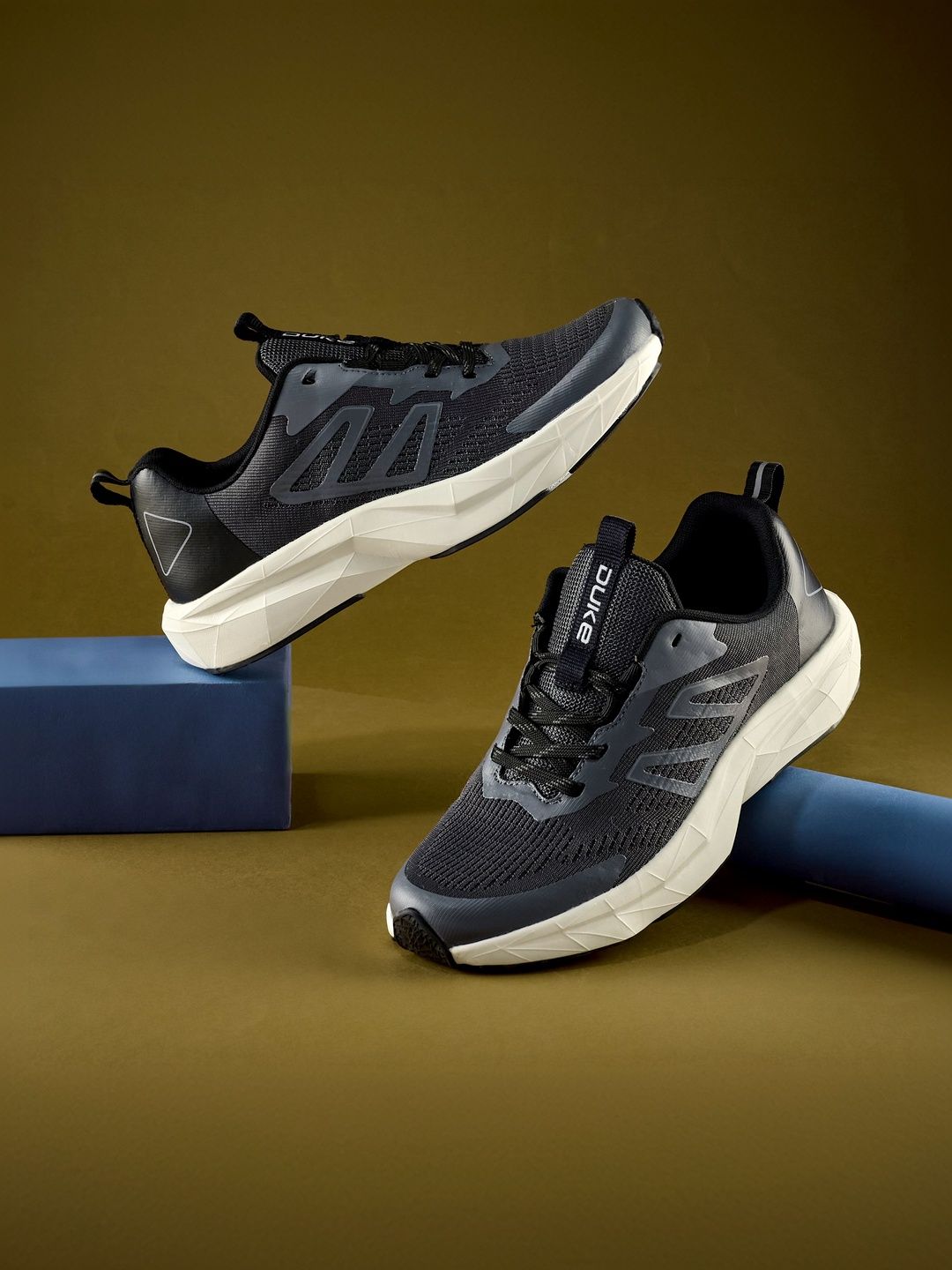 Duke Men Textured Lace Up Running Shoes