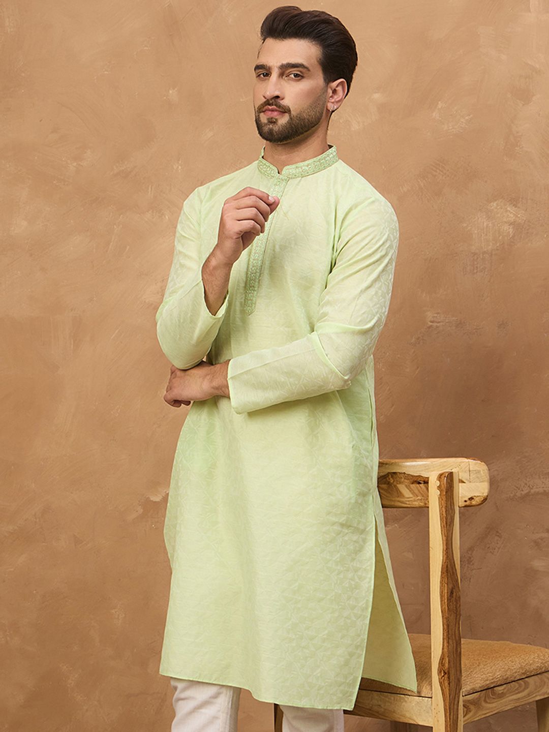 Ethnic Bay Men Embroidered Thread Work Kurta