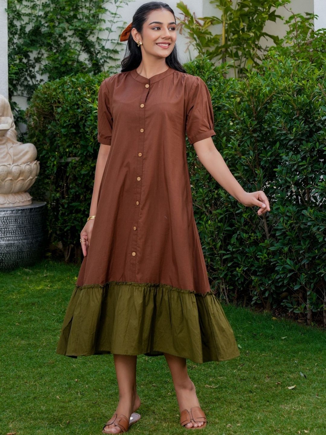GAYRAA Colourblocked Puff Sleeve A-Line Midi Dress