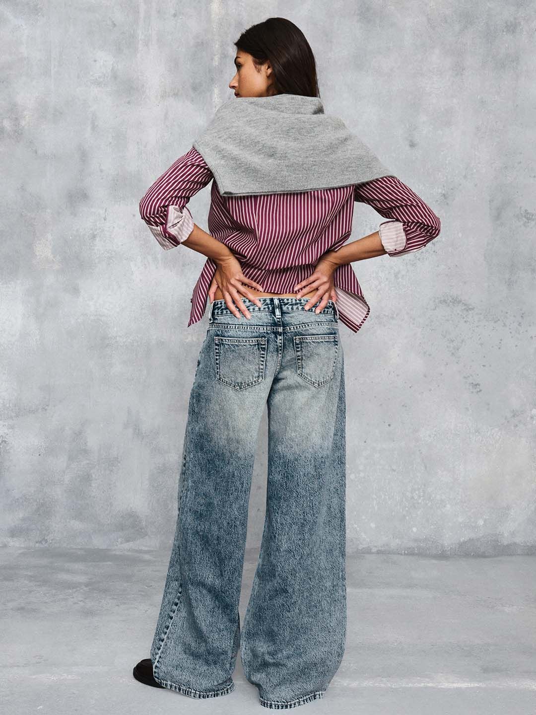 Low-rise wide-leg jeans
