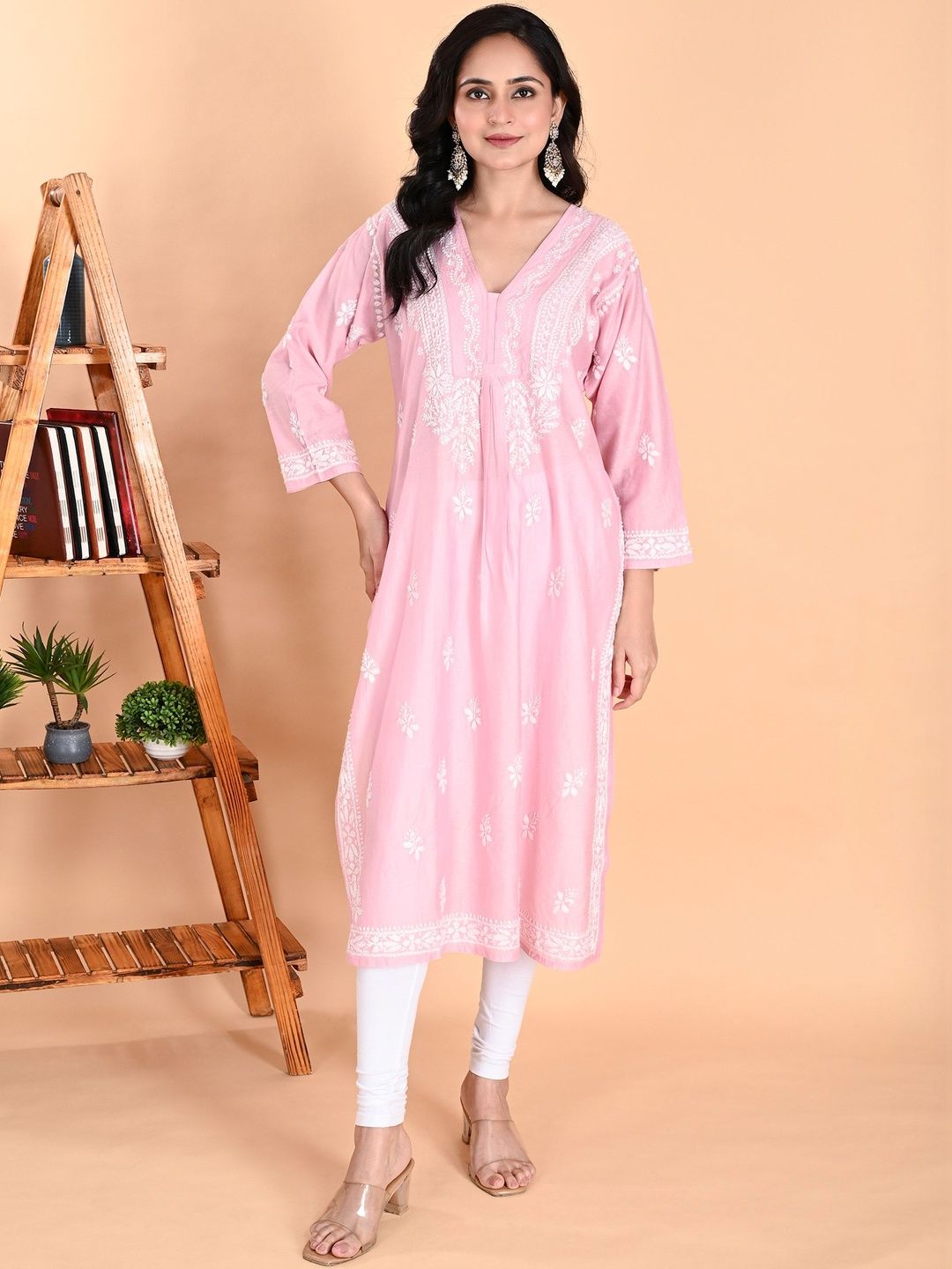 NAZAIRA Ethnic Motifs Embroidered V-Neck Chikankari Chikankari Kurti
