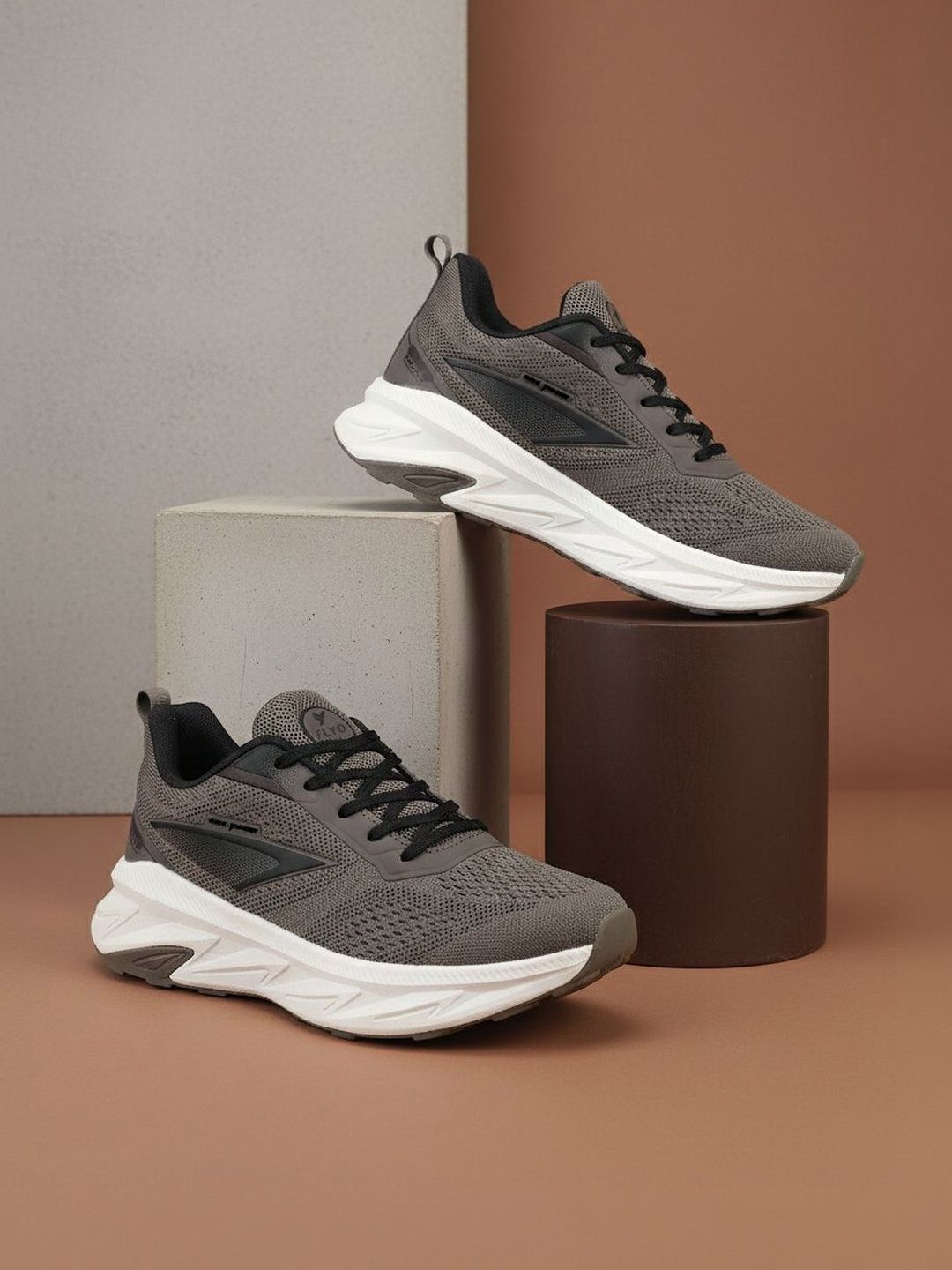 FLYO Men Mesh Running Non-Marking Shoes