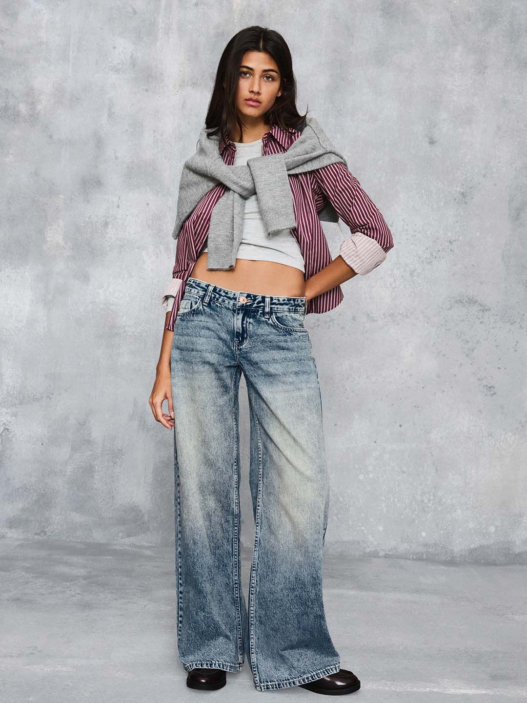 Low-rise wide-leg jeans