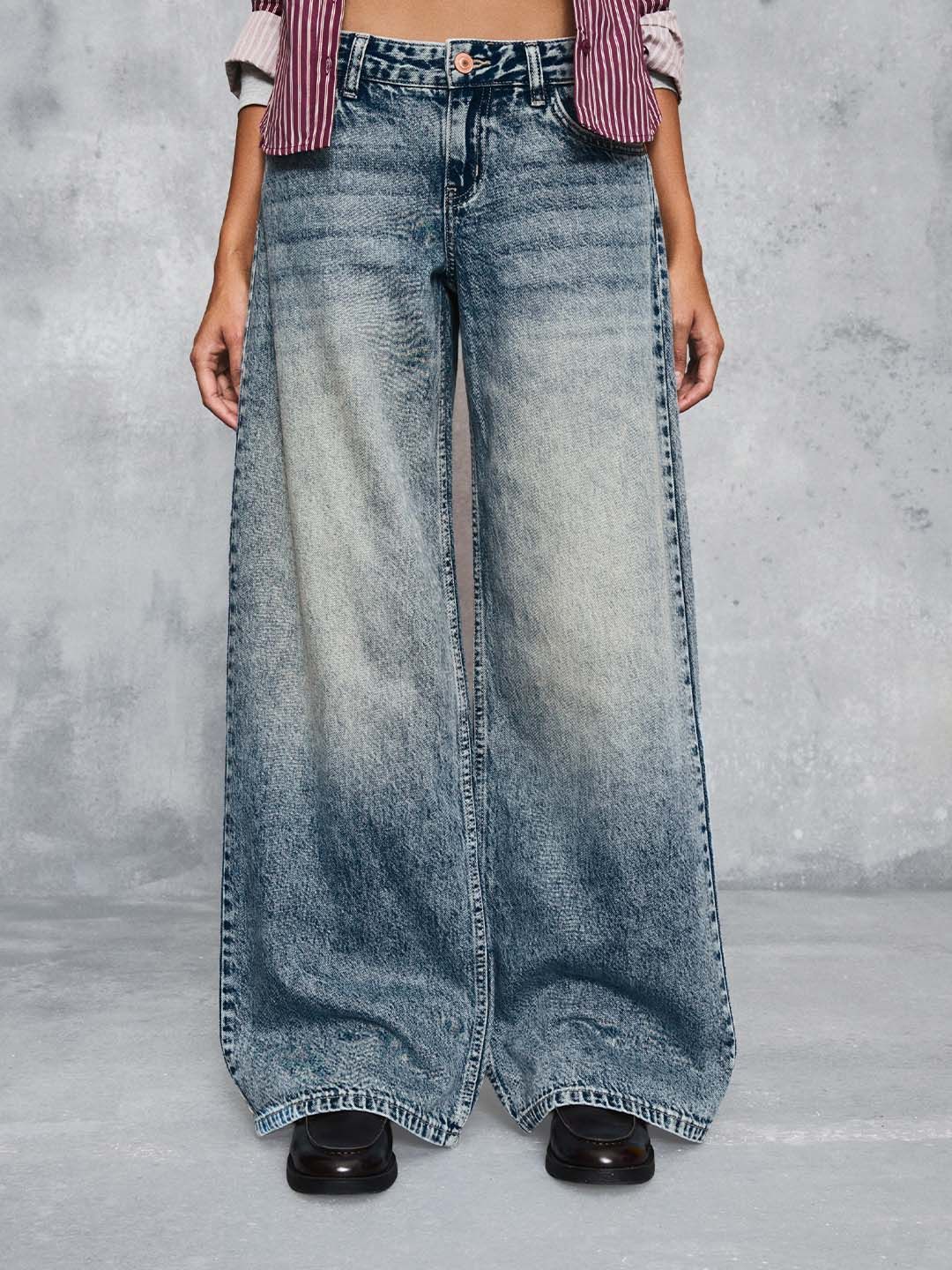 Low-rise wide-leg jeans