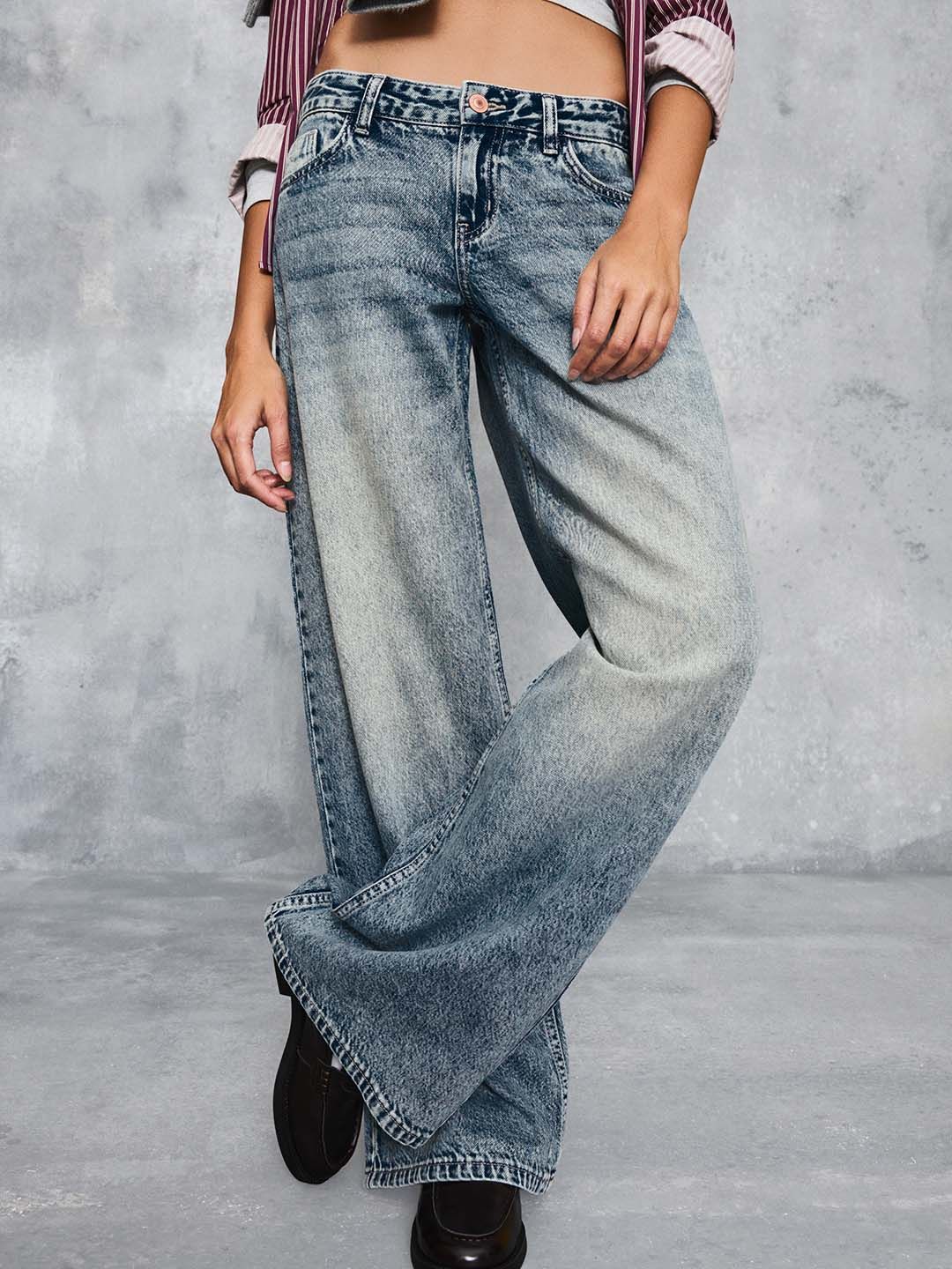 Low-rise wide-leg jeans