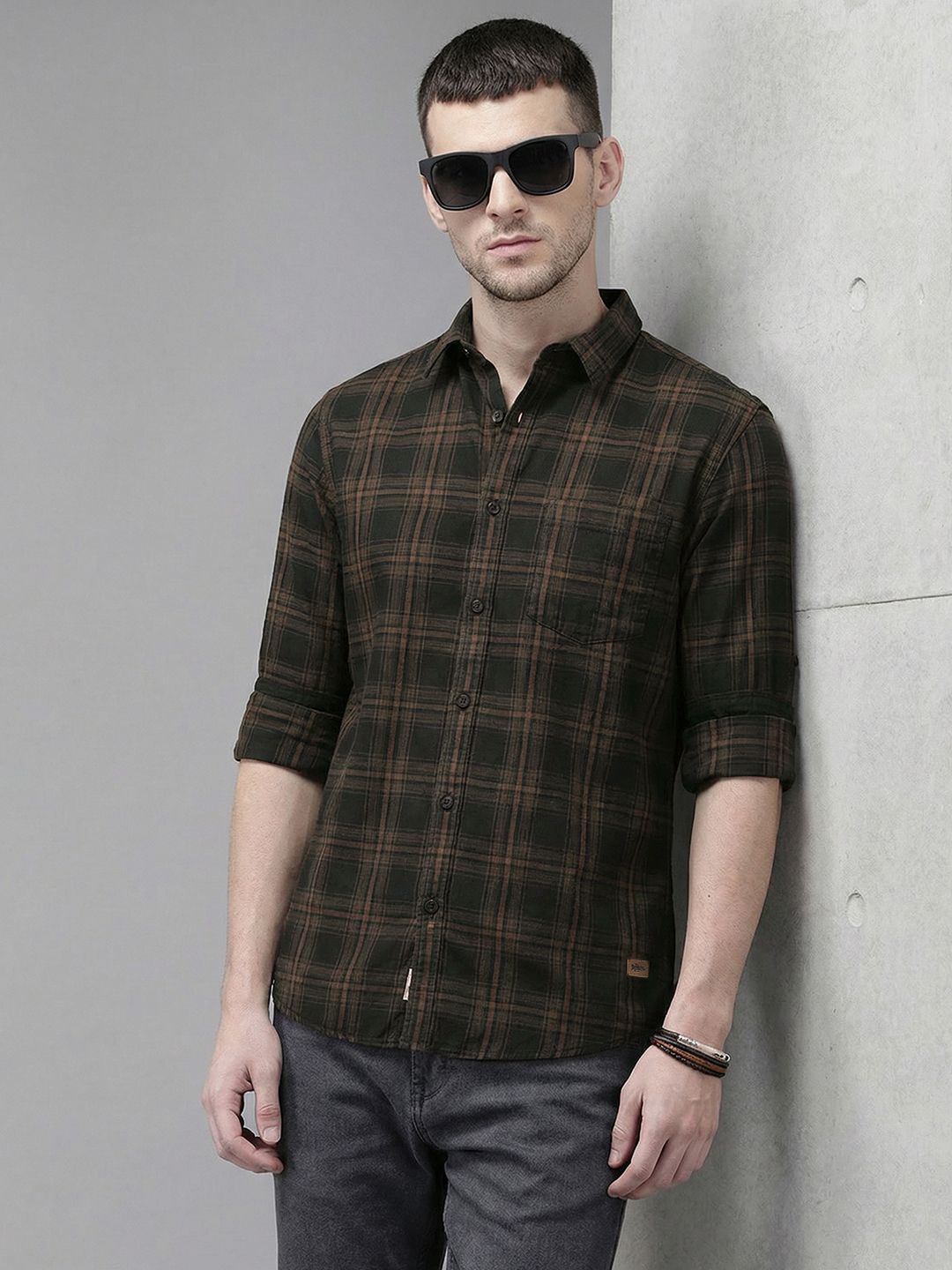 Roadster Men Black & Brown Regular Fit Checked Casual Shirt