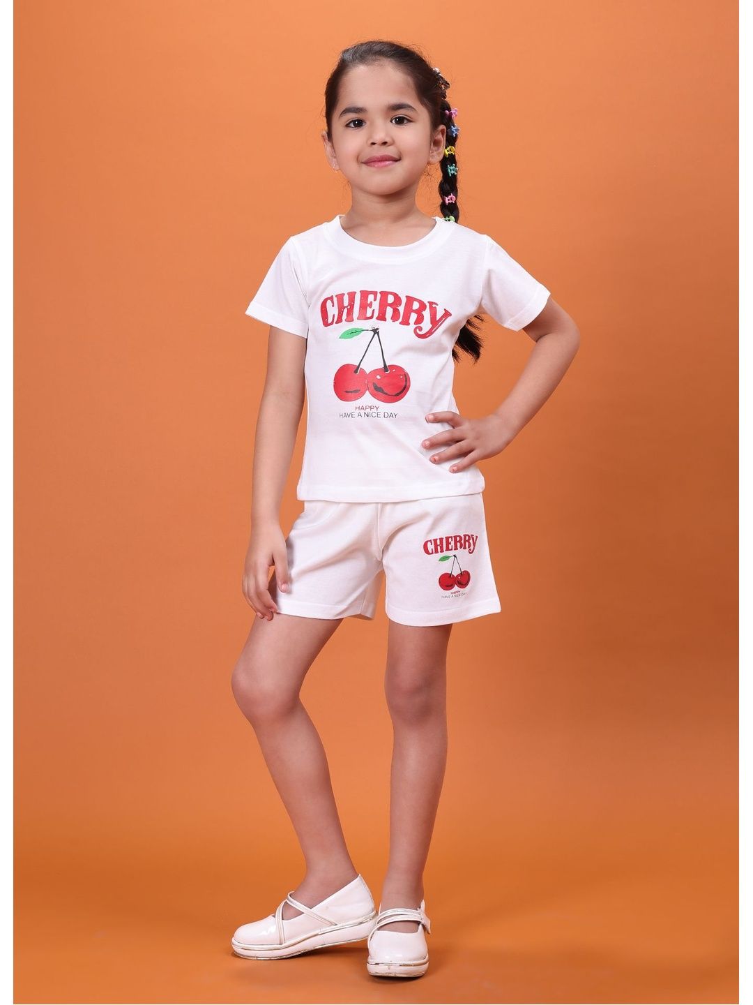 NUTTY BUTTY Girls Printed T-shirt with Shorts