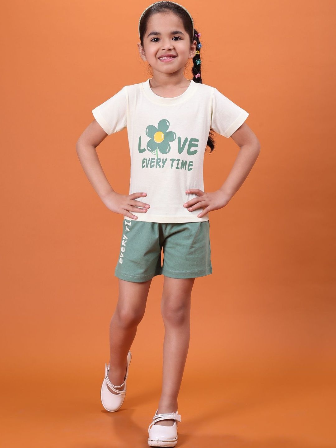 NUTTY BUTTY Girls Printed T-shirt with Shorts