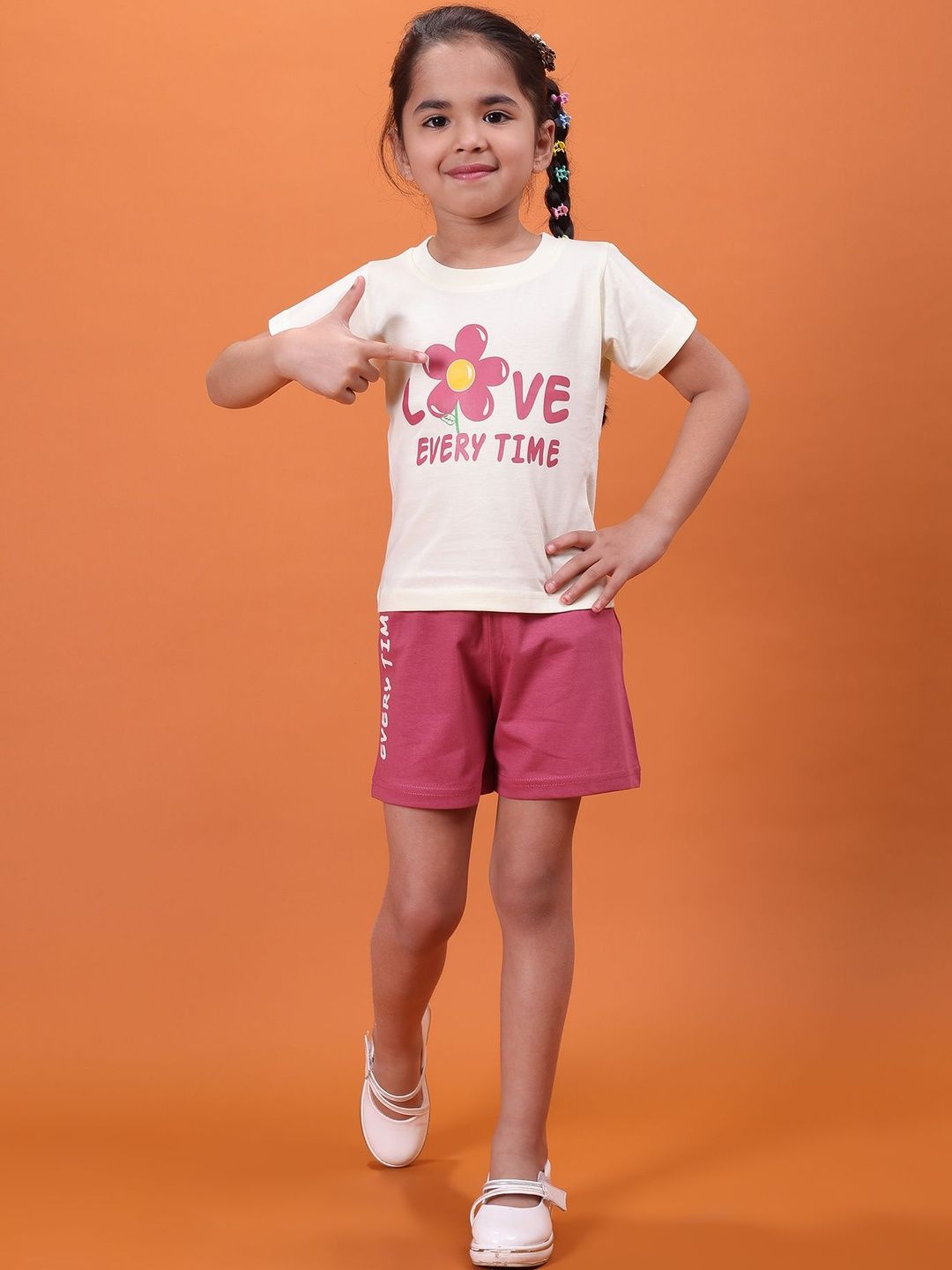 NUTTY BUTTY Girls Printed T-shirt with Shorts