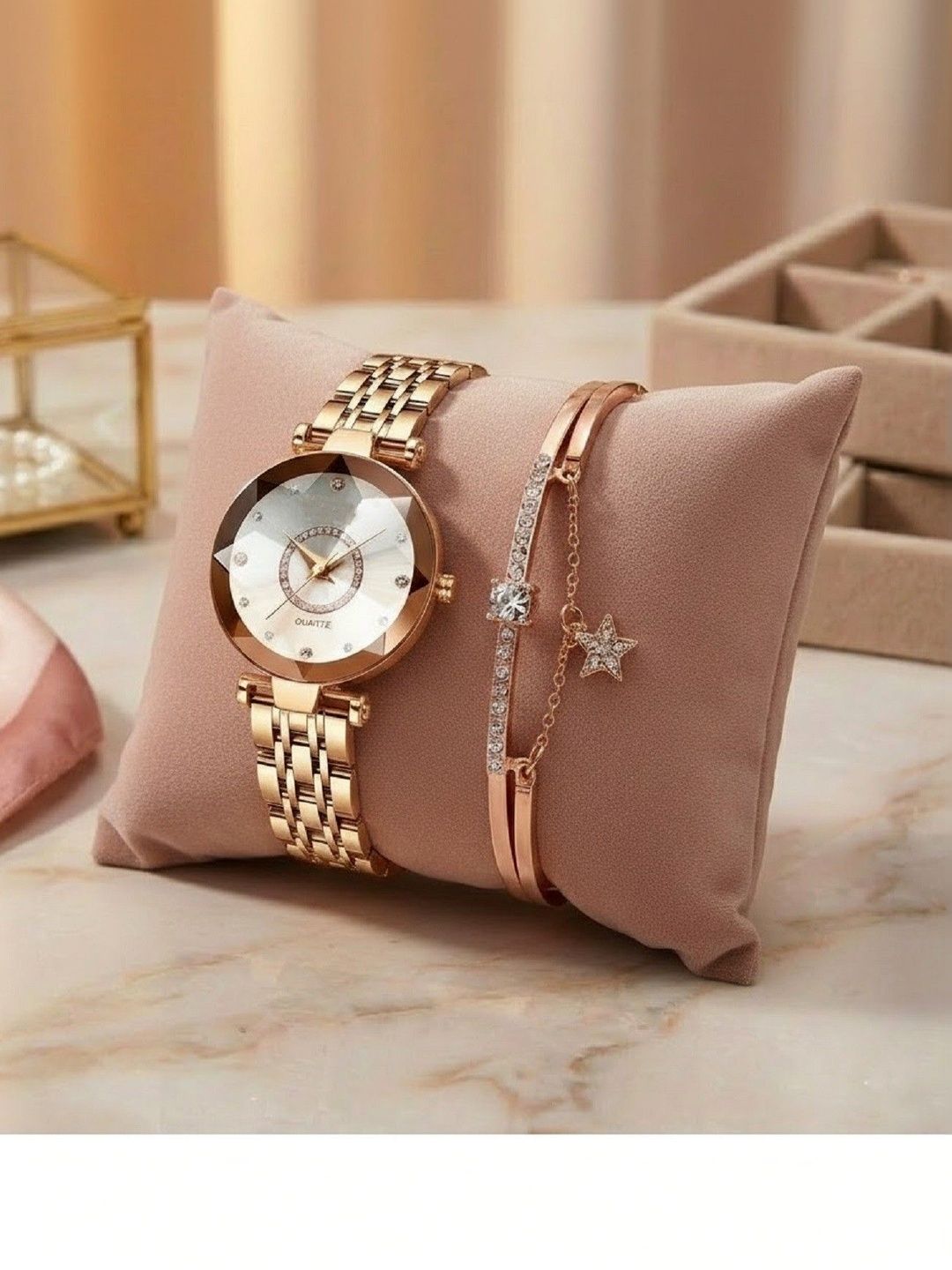 SZN Women Dial & Stainless Steel Bracelet Style Straps Analogue Watch Silver Berry&star