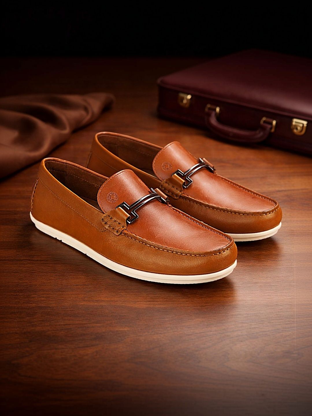Ruosh Macau Men Textured Leather Casual Shoes