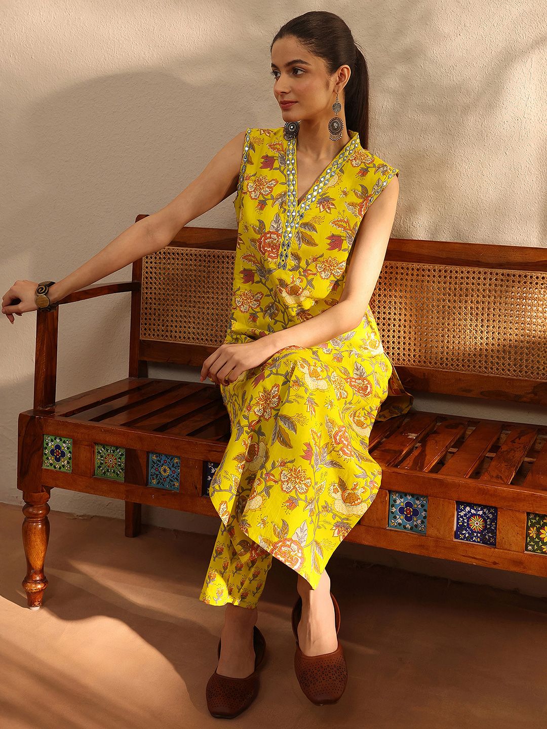 Libas Libas Women Floral Printed Regular Kurta with Trousers