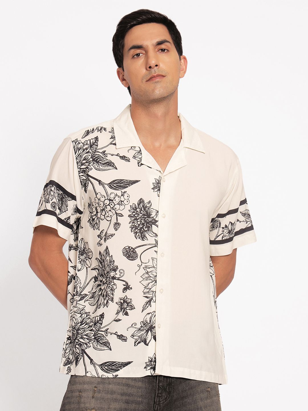 MyDesignation Relaxed Fit Floral Printed Short Sleeves Shirt