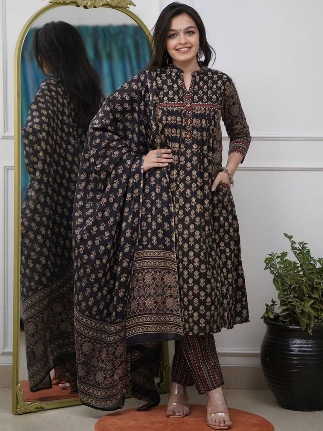 SRF JAIPUR Women Printed Trousers