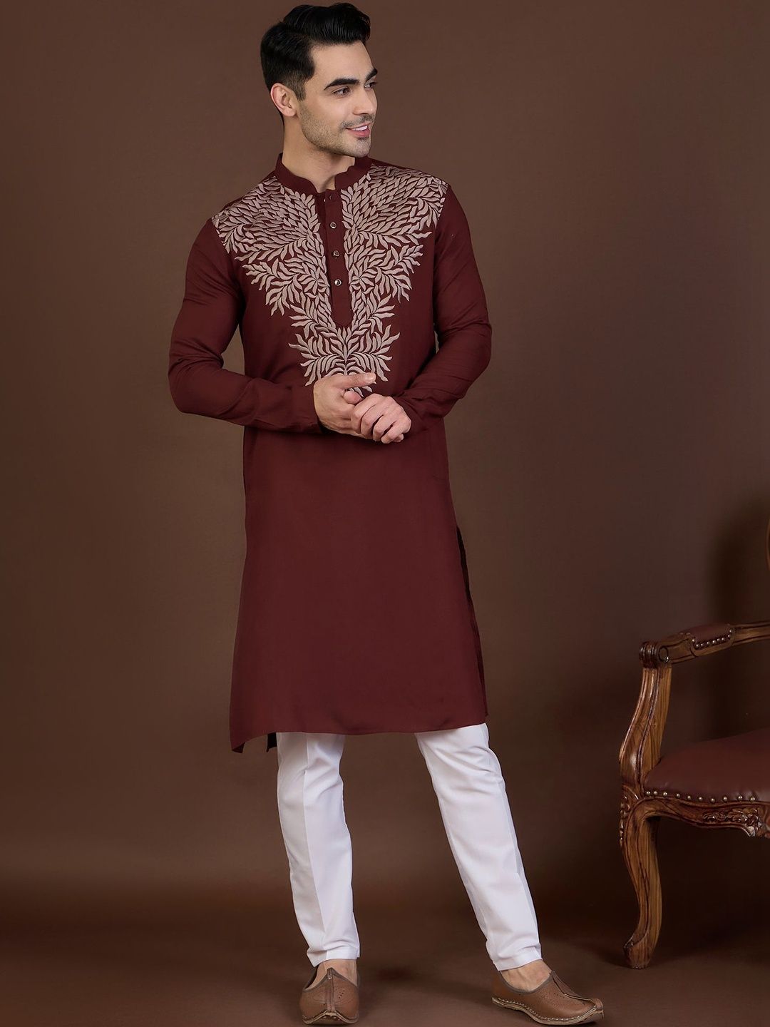 House of Pataudi Embroidered Mandarin Collar Knee Length Straight Kurtas