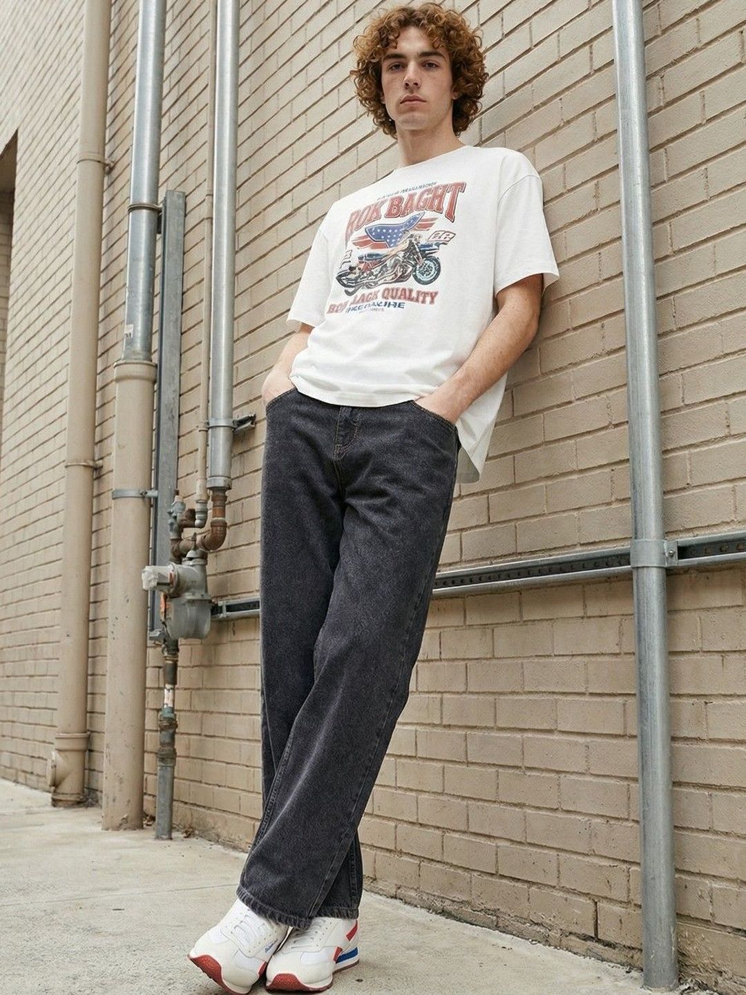Men Straight Fit Mid-Rise Jeans HERE&NOW Men Classic Straight Fit Mid-Rise Stretchable Jeans