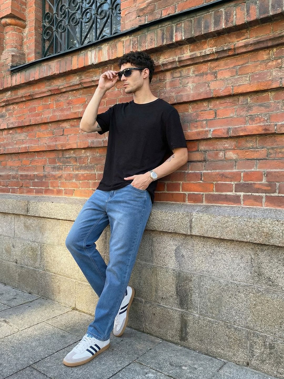 The Roadster Life Co. Men Relaxed Fit Mid-Rise Light Fade Stretchable Jeans