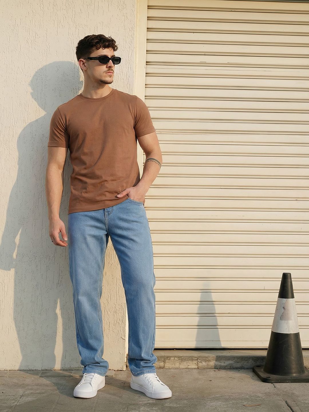 The Roadster Life Co. Men Straight Fit Mid-Rise Light Fade Stretchable Jeans
