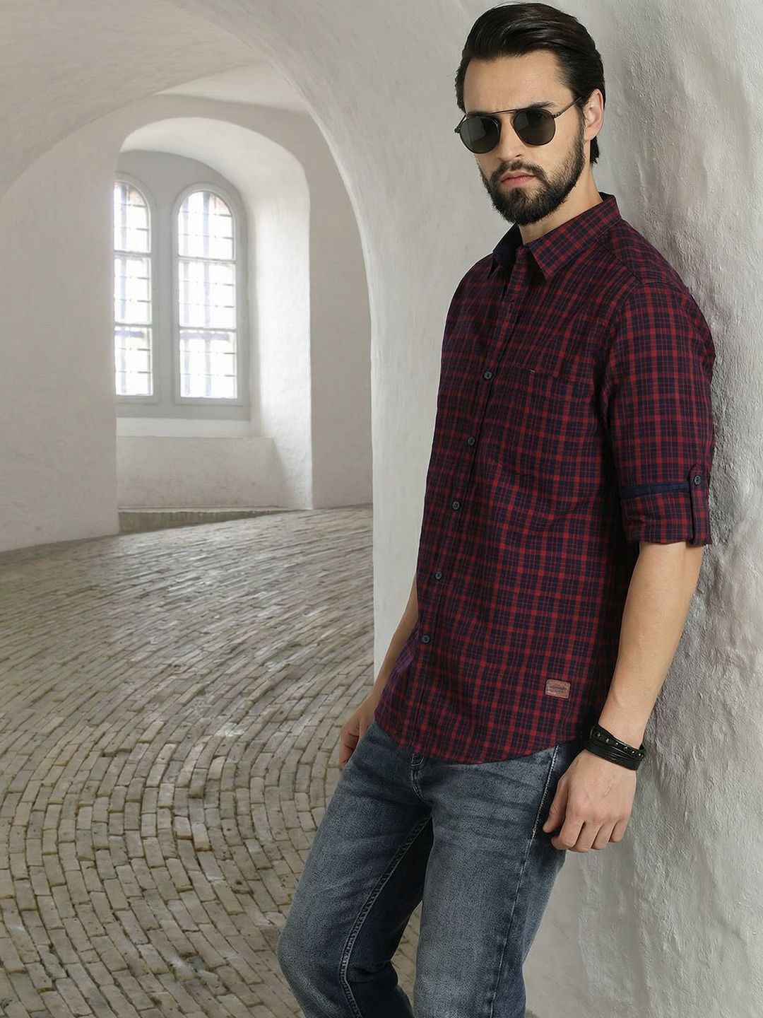 Roadster Men Maroon & Navy Blue Regular Fit Checked Casual Shirt