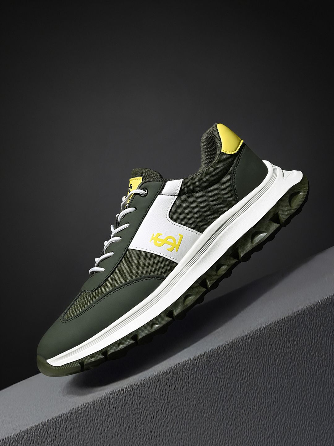 LOUIS STITCH Men's Solar Yellow Casual Sneakers with Elastic Laces