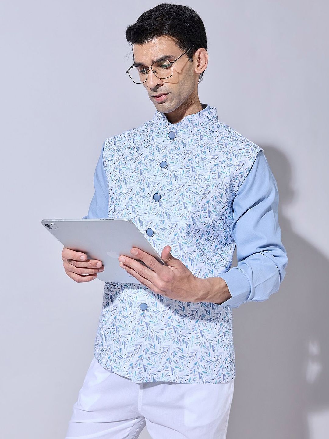 SHOWOFFFF Printed Mandarin Collar Sleeveless Nehru Jacket