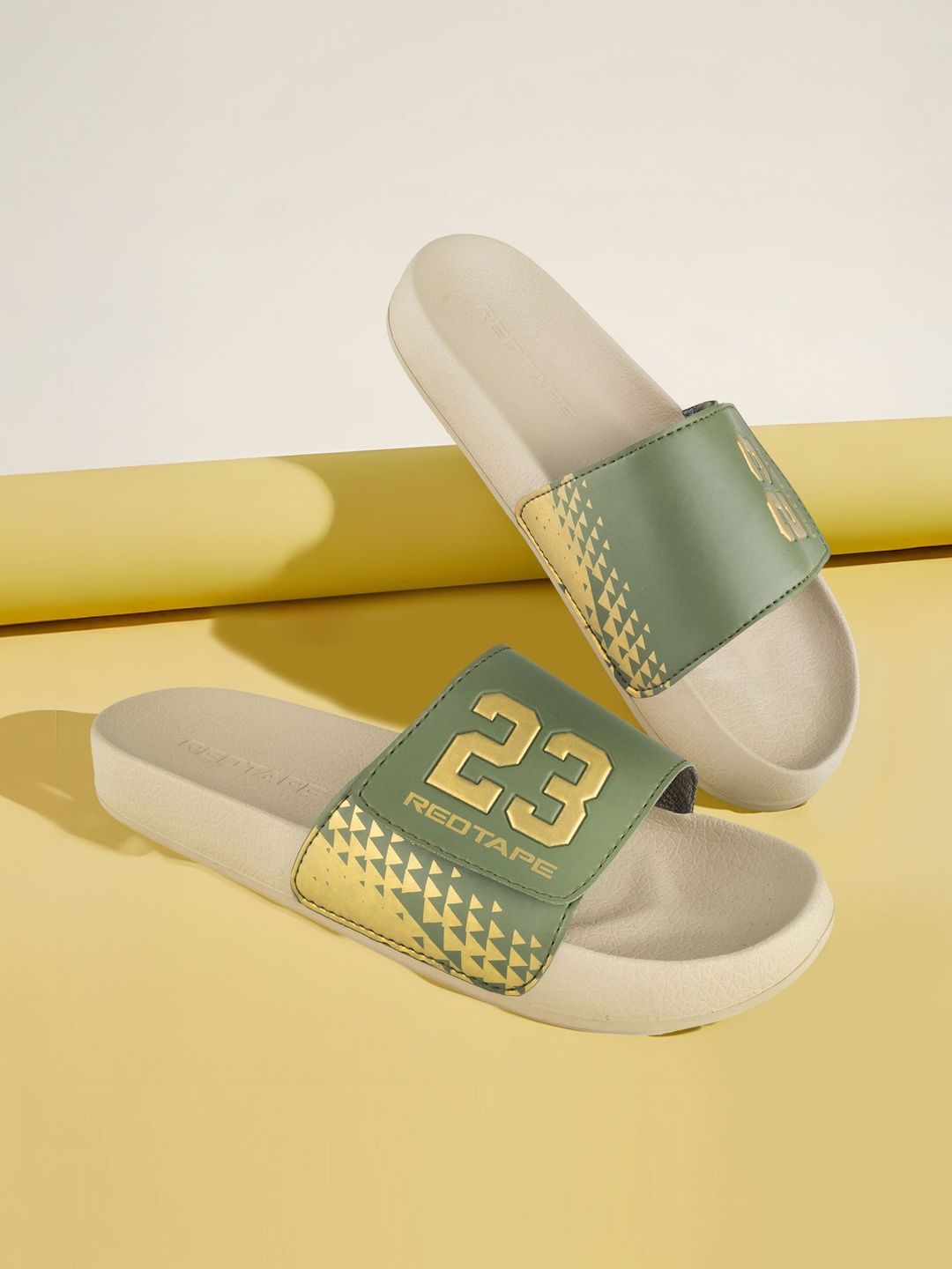 Red Tape Men Colourblocked Sliders