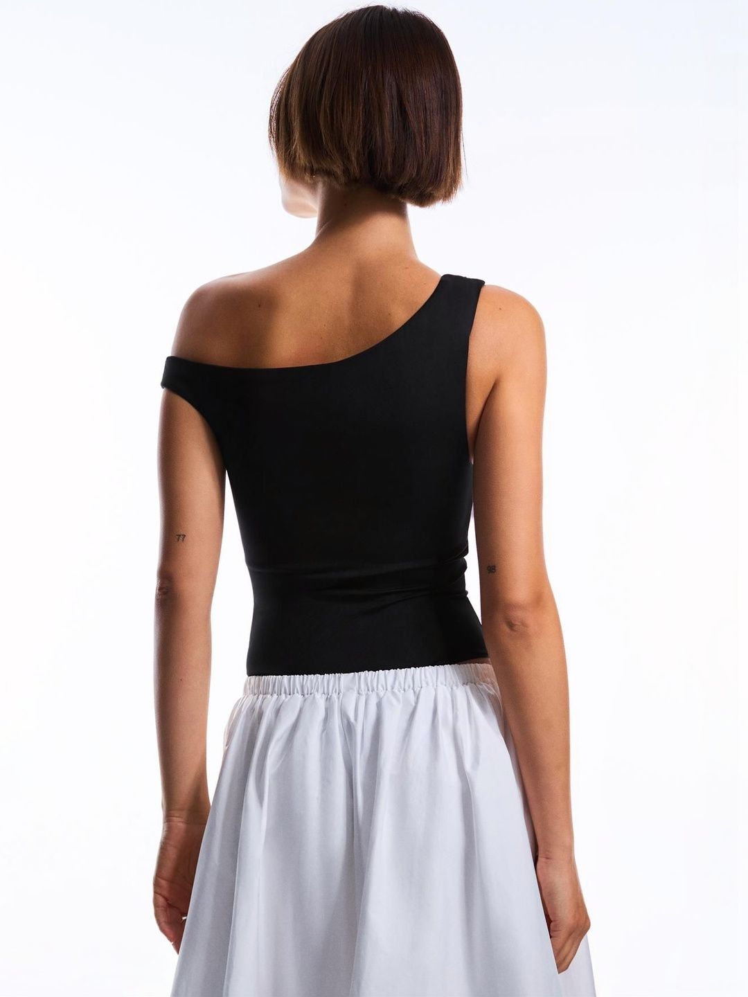 Asymmetric ruched strap body
