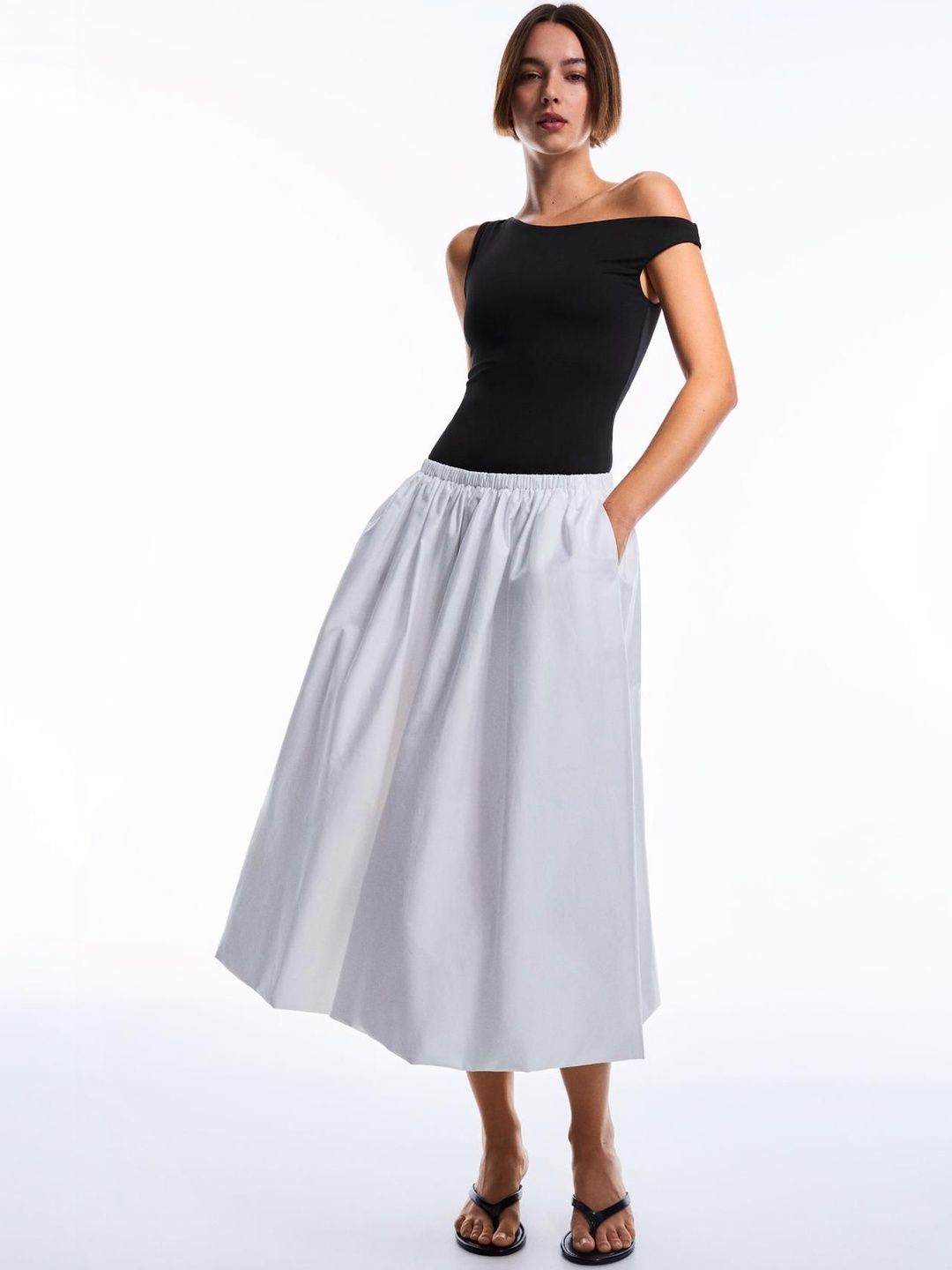 Asymmetric ruched strap body
