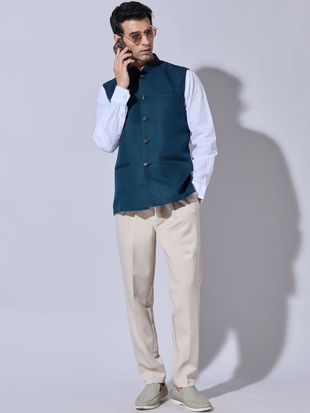 SHOWOFFFF Mandarin Collar Sleeveless Nehru Jacket
