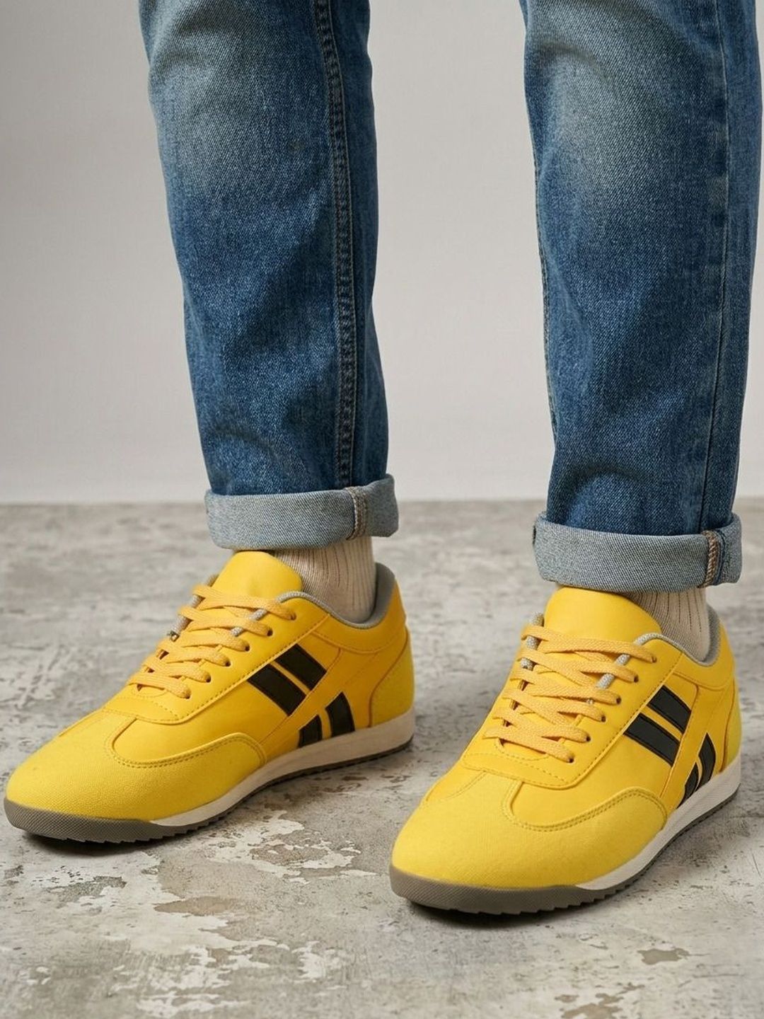 The Roadster Lifestyle Co Men Round Toe Sneakers Casual Shoes