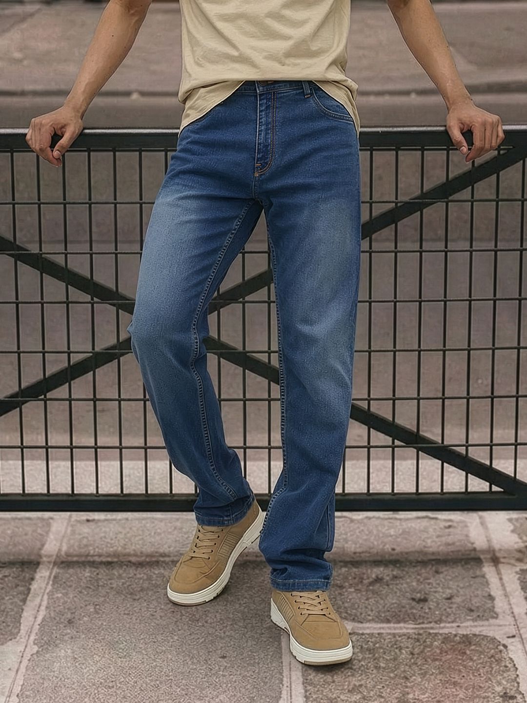 The Roadster Life Co. Men Mid-Rise Light Fade Relaxed Fit Stretchable Jeans