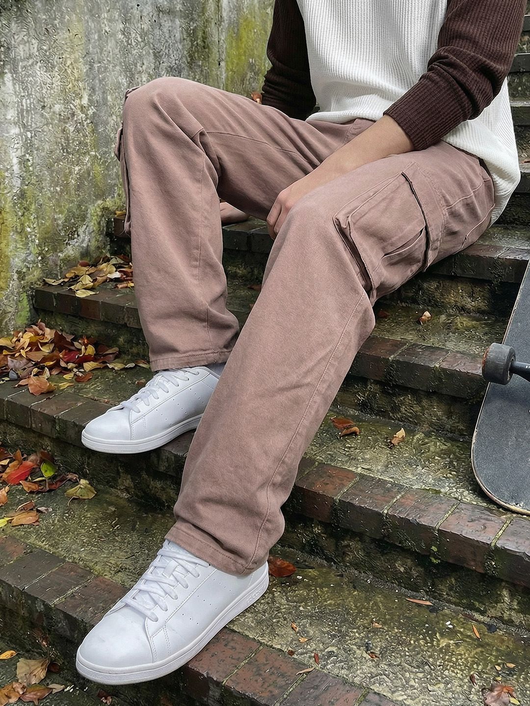 The Roadster Life Co. Men Pure Cotton Cargo-Style Relaxed Fit Jeans